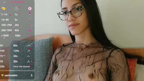 Laroa online show from 28, 1, 2025