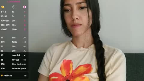 Laroa online show from 6, 11, 2025