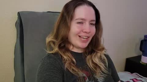 Snapshot of internetfairy_xo chatting on 20, 5, 2026 Faye online show from 20, 5, 2026