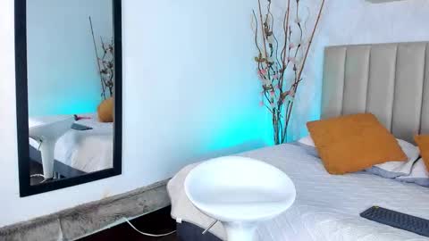 Queen Iris online show from 28, 11, 2025