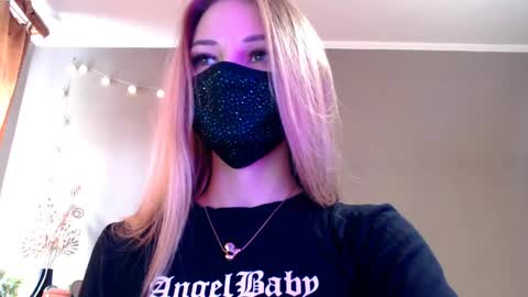 Snapshot of iris_lave chatting on 24, 4, 2026 Lily online show from 24, 4, 2026