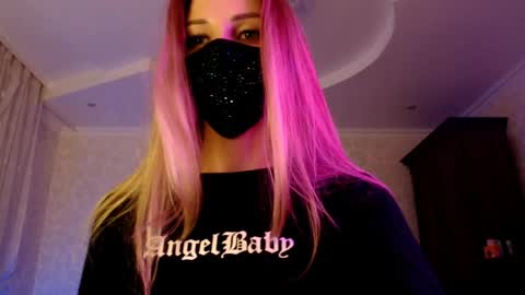 Snapshot of iris_lave chatting on 7, 6, 2026 Lily online show from 7, 6, 2026