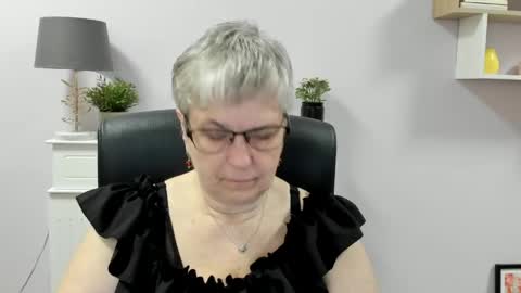 Snapshot of iris_xdesire chatting on 18, 5, 2026 I R I S online show from 18, 5, 2026