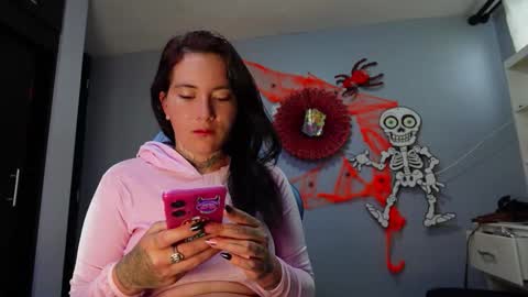Snapshot of iriss_cardenas chatting on 28, 10, 2025 iriss_cardenas online show from 28, 10, 2025