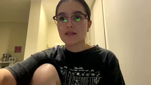 Snapshot of irisss31 chatting on 9, 6, 2026 irisss31 online show from 9, 6, 2026