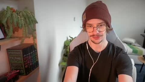 Snapshot of ironthud chatting on 20, 4, 2026 Sam online show from 20, 4, 2026