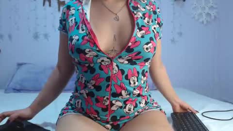 isa_jones1 online show from 4, 1, 2025