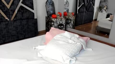 Snapshot of isa_jonness_ chatting on 28, 10, 2025 oIssaJonneso online show from 28, 10, 2025