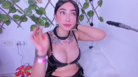 Snapshot of isa_redhair_ chatting on 2, 12, 2024 .... Connection time 900 pm to 500 amRest days Wednesday and Saturday online show from 2, 12, 2024