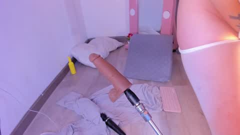 Snapshot of isa_redhair_ chatting on 18, 1, 2025 .... Connection time 900 pm to 500 amRest days Wednesday and Saturday online show from 18, 1, 2025