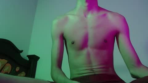 isaac online show from 28, 1, 2025