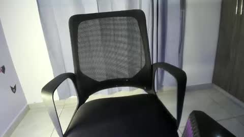 isaac online show from 25, 9, 2025