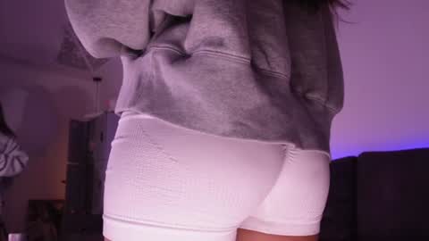 Snapshot of isabela_franco_ chatting on 8, 7, 2026 Isabela online show from 8, 7, 2026