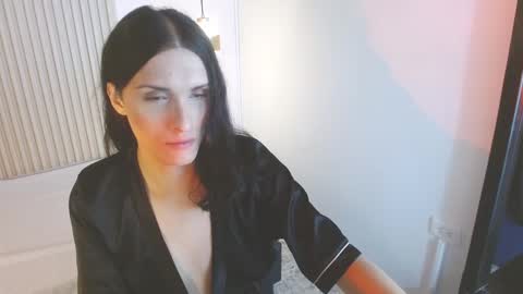 isabelfernandez1 online show from 18, 12, 2025