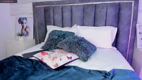 isabella Fox online show from 13, 12, 2024