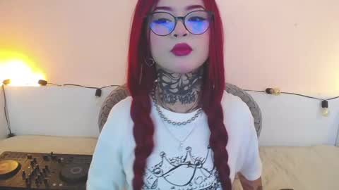 Snapshot of isabella__dark chatting on 4, 12, 2024 online show from 4, 12, 2024