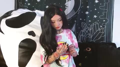 Snapshot of isabella__dark chatting on 20, 10, 2025 online show from 20, 10, 2025