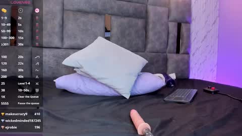 Isabella Arias online show from 7, 12, 2024