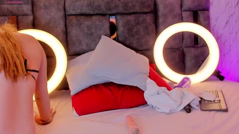 Isabella Arias online show from 24, 1, 2025