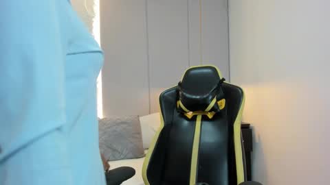 Isabel florez online show from 5, 3, 2026