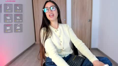 Snapshot of isabella_ospina chatting on 27, 5, 2026 isabella_ospina online show from 27, 5, 2026