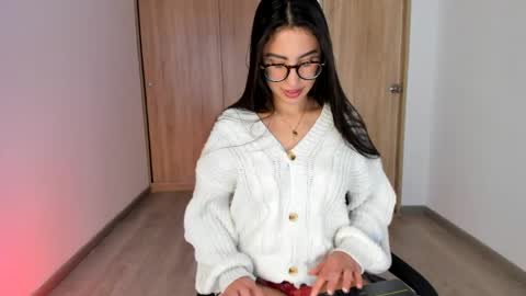 Snapshot of isabella_ospina chatting on 30, 5, 2026 isabella_ospina online show from 30, 5, 2026