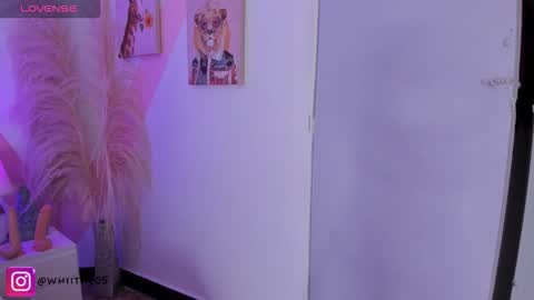 Snapshot of isabella_whiite chatting on 15, 10, 2025 Isabella White online show from 15, 10, 2025