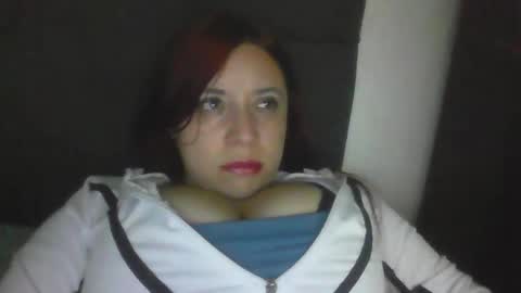 isabellaa_hills_ online show from 5, 10, 2025