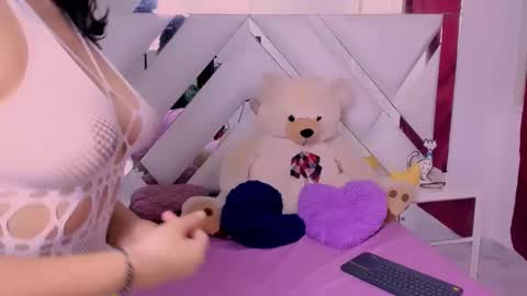 Snapshot of isabellaacruz chatting on 1, 2, 2025 ISABELLA  online show from 1, 2, 2025