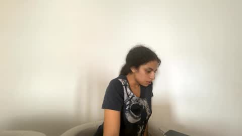 Isabella.. back again  online show from 22, 9, 2025