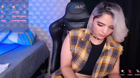 Isabella Mout  online show from 31, 12, 2024