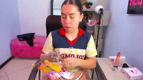 Snapshot of isabellasummer_ chatting on 7, 7, 2026 isebella online show from 7, 7, 2026