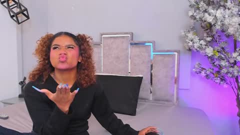 Isabellsmmith online show from 25, 1, 2025