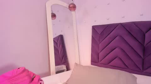 Isabellsmmith online show from 28, 9, 2025