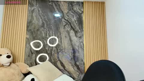 ISADORA online show from 18, 4, 2026