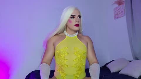 Isabella Hilton online show from 17, 10, 2025