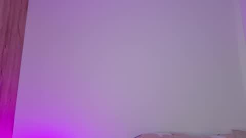 Isabella Hilton online show from 6, 2, 2026