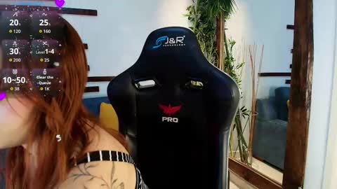 Snapshot of isamoon_ chatting on 16, 10, 2025 Isa online show from 16, 10, 2025