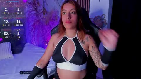 Snapshot of isamoon_ chatting on 12, 11, 2025 Isa online show from 12, 11, 2025