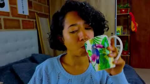 Snapshot of isapaz90 chatting on 6, 10, 2025 Isabela Paz online show from 6, 10, 2025
