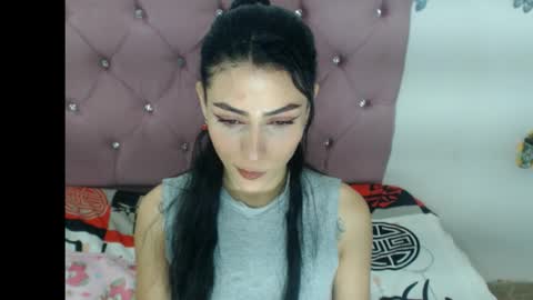 Snapshot of isardrigue02 chatting on 4, 12, 2025 IsabelaRodriguez02 online show from 4, 12, 2025