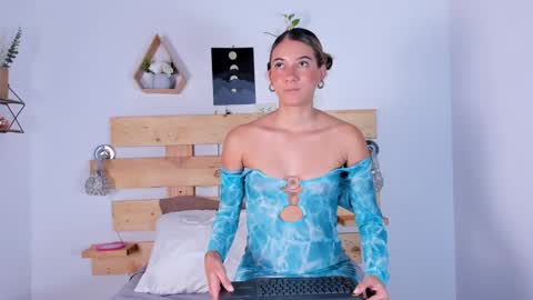 ishabellalopez online show from 3, 1, 2025