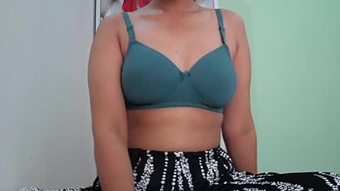 Snapshot of ishika_singh_ chatting on 16, 7, 2026 ishika_singh_ online show from 16, 7, 2026