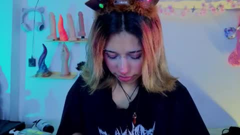 Isisjones18 online show from 14, 12, 2025