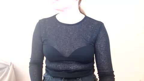 Snapshot of isla00 chatting on 10, 6, 2026 Isla online show from 10, 6, 2026