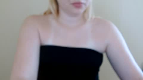 Snapshot of isla00 chatting on 3, 7, 2026 Isla online show from 3, 7, 2026