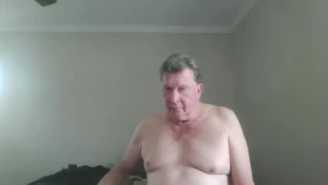 island625103 online show from 18, 10, 2025