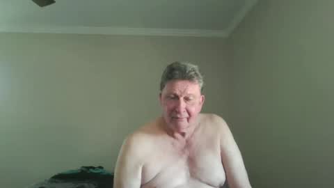 island625103 online show from 21, 10, 2025