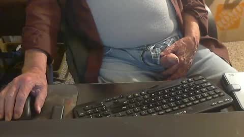 Snapshot of islandduke chatting on 19, 9, 2025 Duke online show from 19, 9, 2025