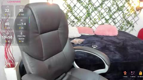 Snapshot of issa_nassar chatting on 25, 10, 2025 Issa online show from 25, 10, 2025